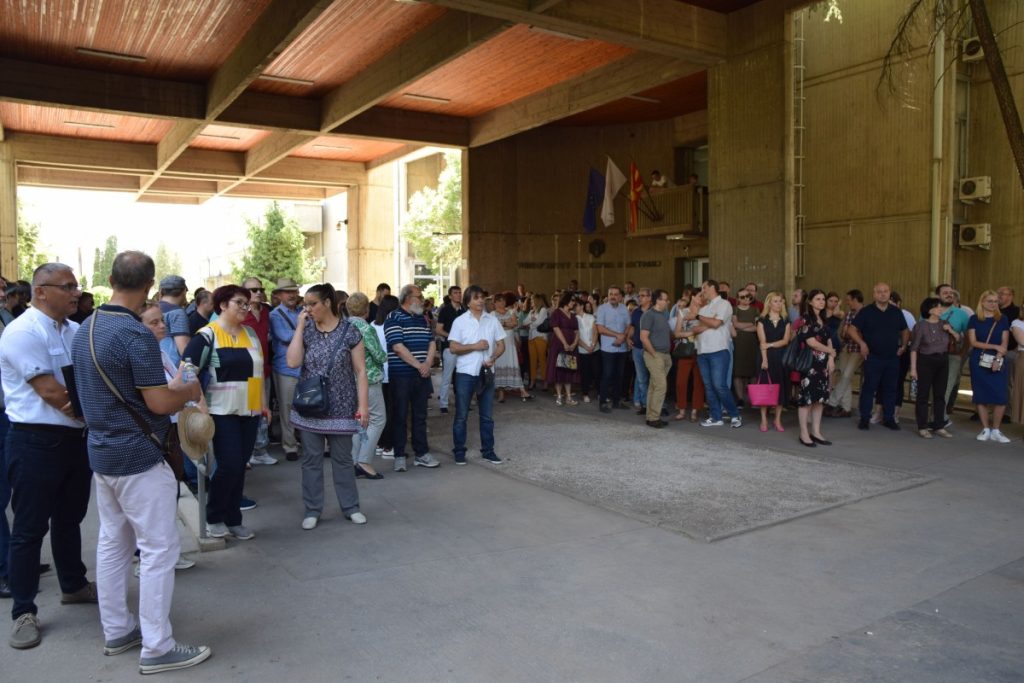 Предупредувачки протест на членовите на ССУКИМ пред Ректоратот на УКИМ на 3.6.2022 година